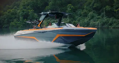 Strong ATX/Tige side profile with product color, reflection, and motion.